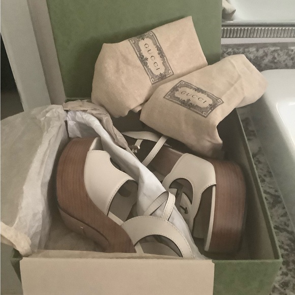 Gucci Cream Platform Sandals - Picture 1 of 8